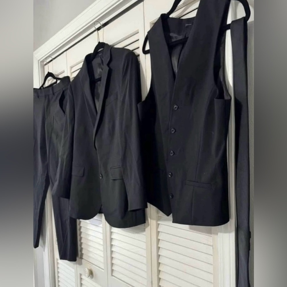 Men's Suit Set - Picture 2 of 6
